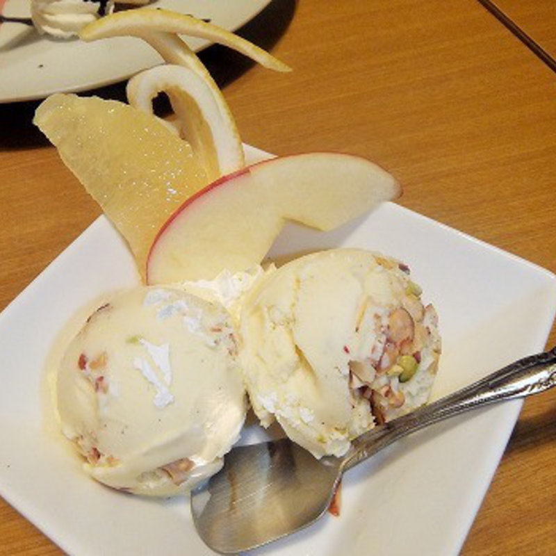 燻製ナッツのバニラアイス(タペオ )