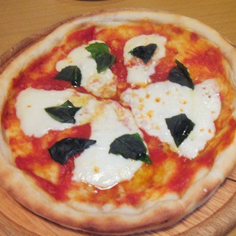燻製モッツアレラのピッツァマルゲリータ(タペオ )