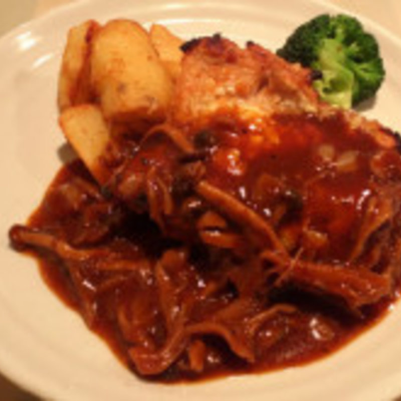 チキンソテー　チーズ焼き 木の子のソース(タベルナ ルゥルゥ)