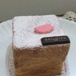 シューキュービック桜(ダロワイヨ銀座店)