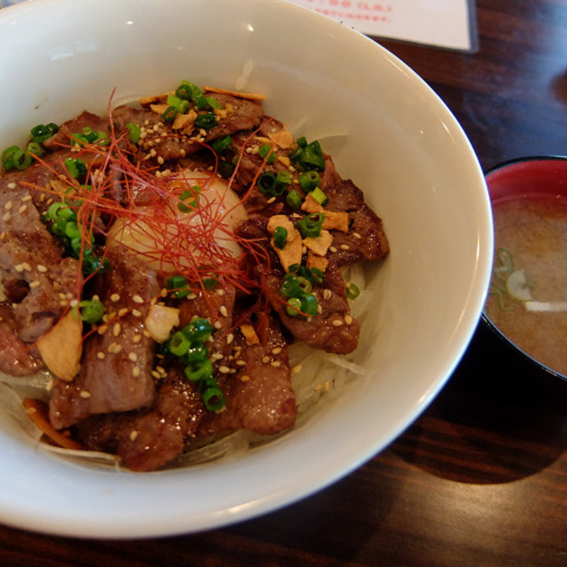 ステーキ丼肉増量(たんぽぽ)