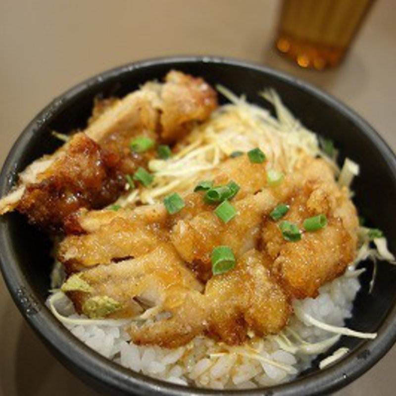 油淋鶏丼（ハーフ）(たんめん専門店 百菜 アトレ川崎店)