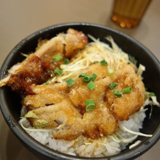 油淋鶏丼（ハーフ）(たんめん専門店 百菜 アトレ川崎店)