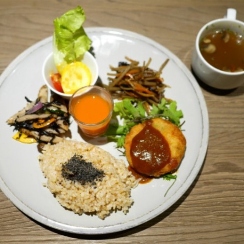 ベジメイン＆デリプレート スープ・デザート付き(チャヤマクロビ ザ ロイヤルパークホテル アイコニック 東京汐留店)