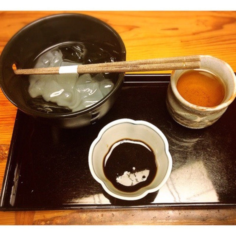 葛きり 黒みつ 吉野産本葛粉 (加賀棒茶付き)(つぼみ )