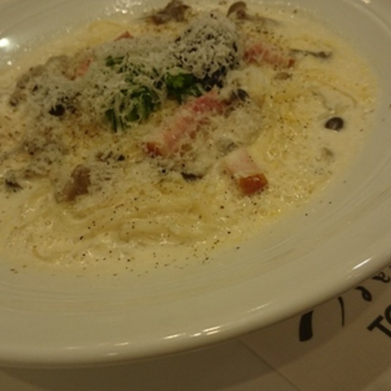 カルボナーラ(おいしいおうどん つるとんたん BIS TOKYO)