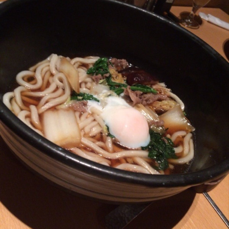 すき焼きのおうどん(おいしいおうどん つるとんたん BIS TOKYO)