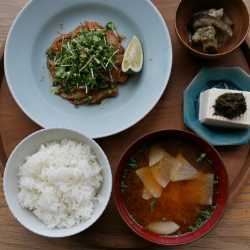 大分定食　りゅうきゅう（琉球）(ディヨンナナショクドウ （d47食堂）)