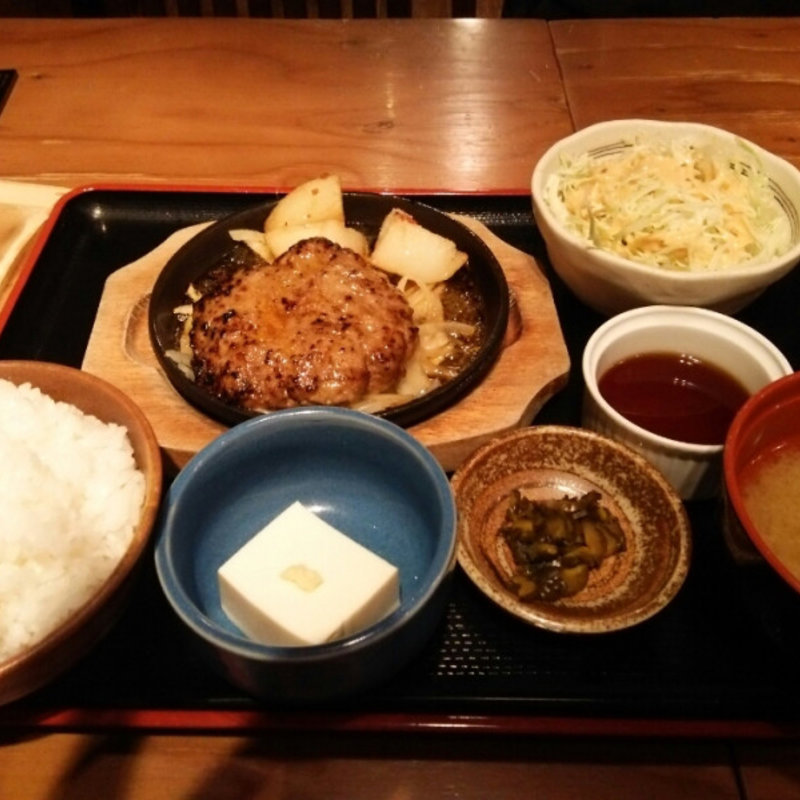 自家製手ごねハンバーグ定食(てけてけ)