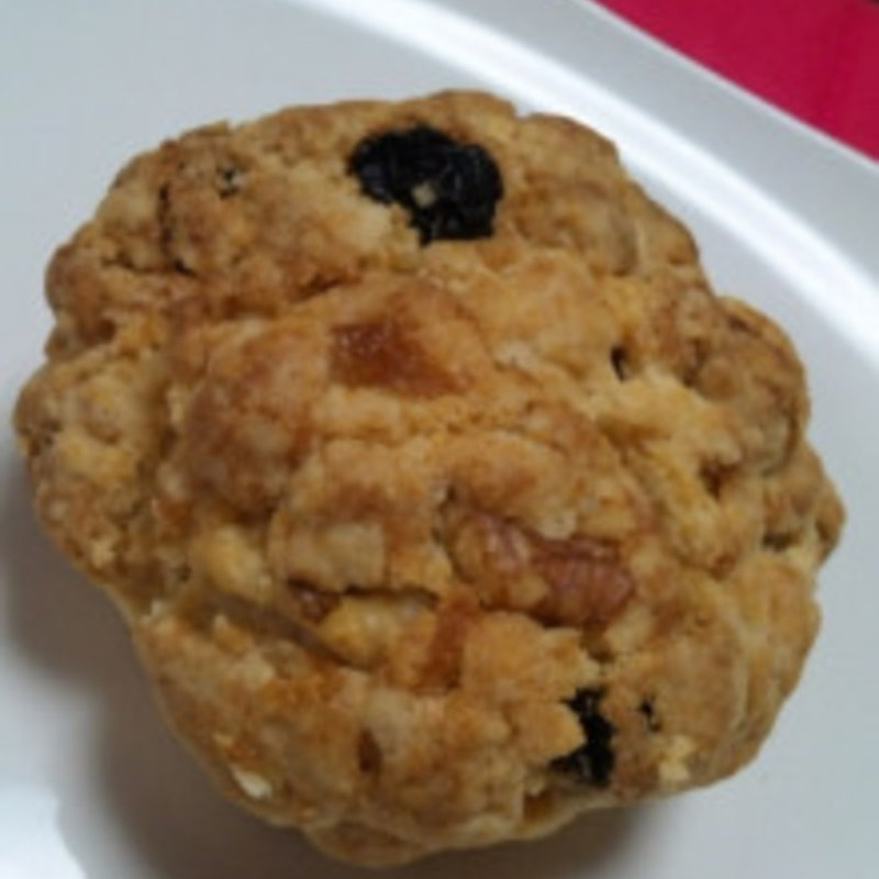 ラムレーズンとりんご＆くるみのスコーン(テコナベーグルワークス)