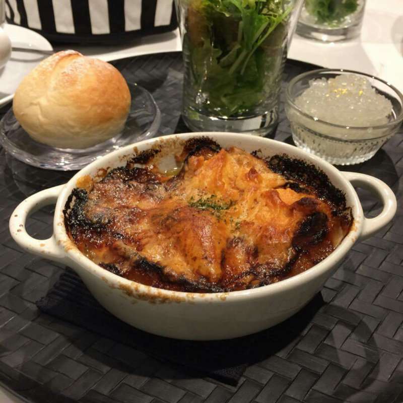 こだわり玉ねぎのオニオングラタンスープとツバメの巣(ツバメの巣専門店 Dessert cafe nest is)