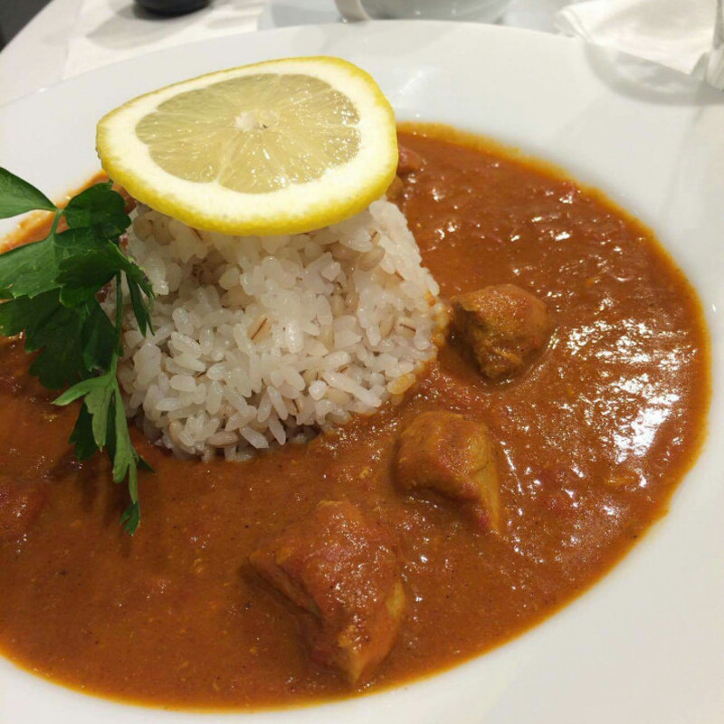 トマトチキンカレーとツバメの巣(ツバメの巣専門店 Dessert cafe nest is)