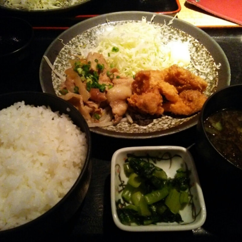 鶏の唐揚げ＆豚の特製タレ焼き(テング酒場 道玄坂店)