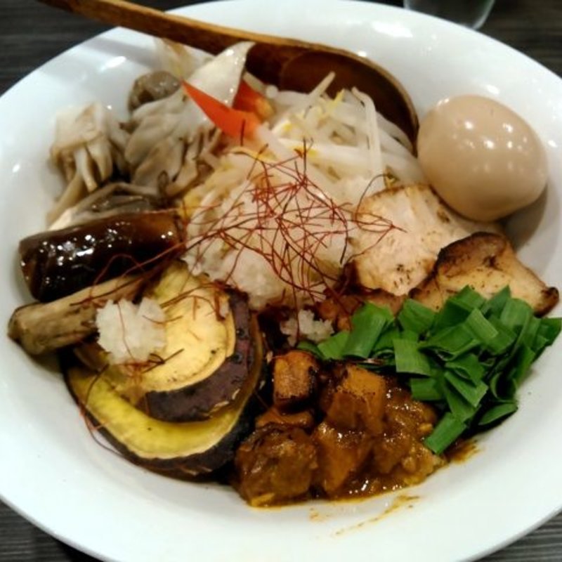 豪華盛♪混ぜカレーそば(ど・みそ 町田店)