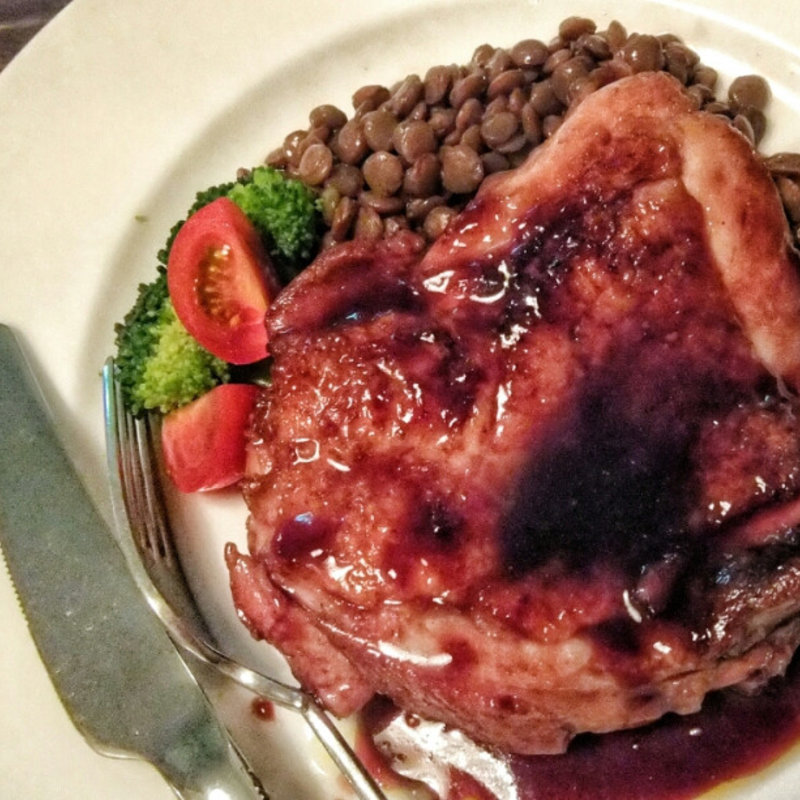 若鶏もも肉の照り焼き赤ワイン風味
(ドゥー・クルール （DEUX couleurs）)