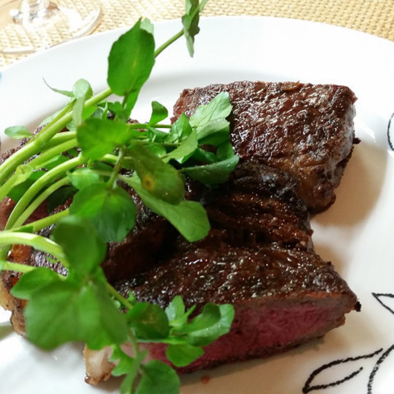 カナダ産の赤身のお肉(トゥリオ)