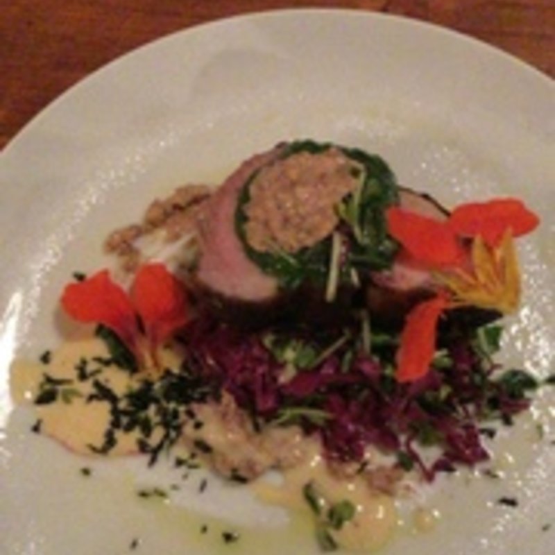 豚肩ロース　小松菜とアンチョビのピュレ　ナッツとレーズンのピュレ　金柑(トキヤ （tokiya）)