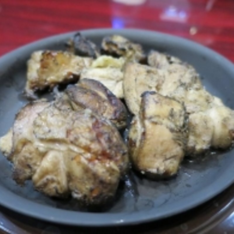 鶏モモ肉の炭火焼き(かき氷専門店　ドギャン )