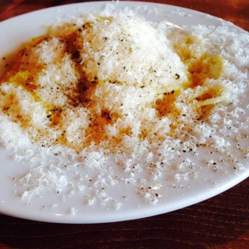 パルミジャーノチーズと黒胡椒のパスタ(ドチリタ カサリンガ )