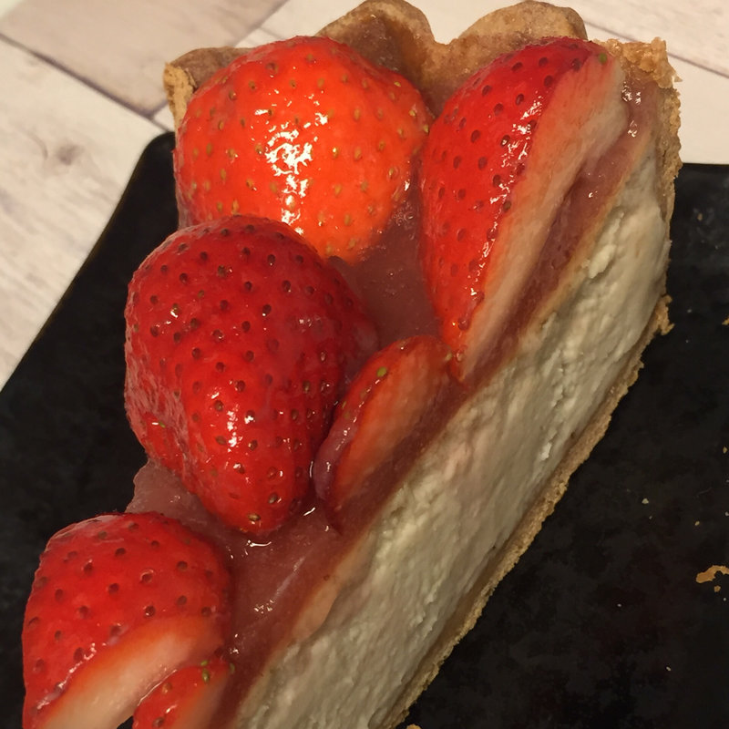 いちごとベイクドチーズのタルト(キルフェボン青山店)