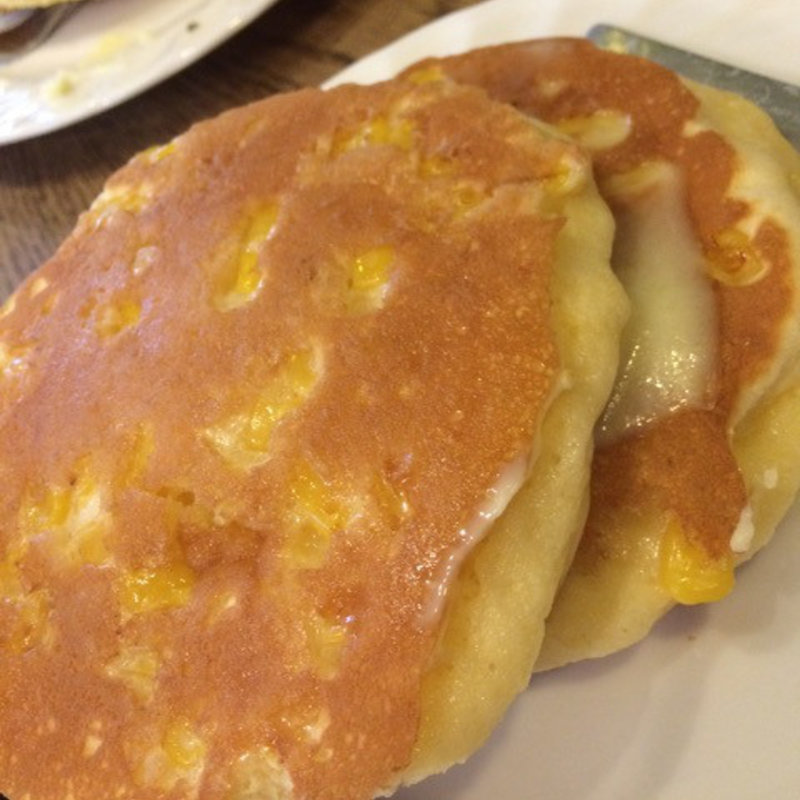 コーン入りチーズバーグ510円（税込）(珈琲専門店 トミィ)