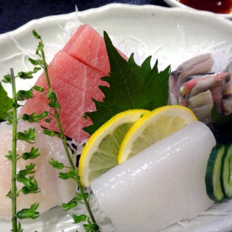 刺身盛り合わせ(とも栄鮨)