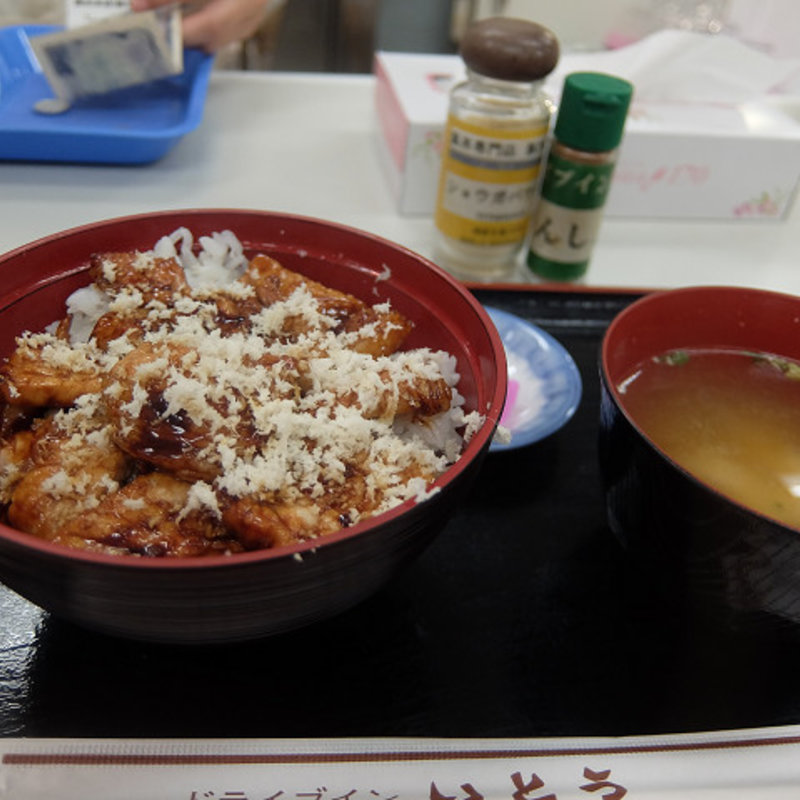 雪どけチーズがけ豚丼(ドライブインいとう)