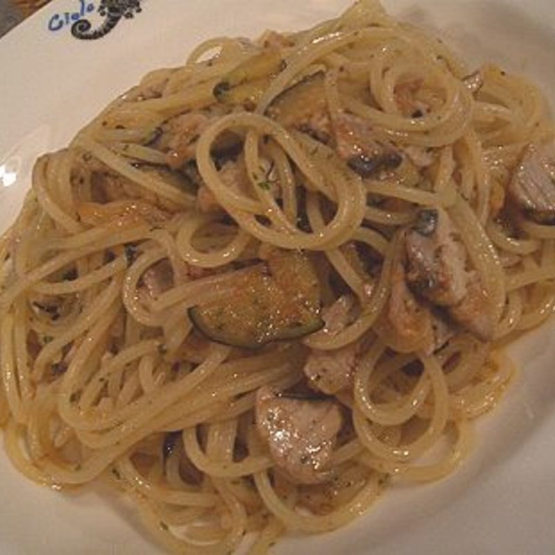 カツオとなすのオイルソーススパゲッティ(トラットリア・デル・チェーロ)