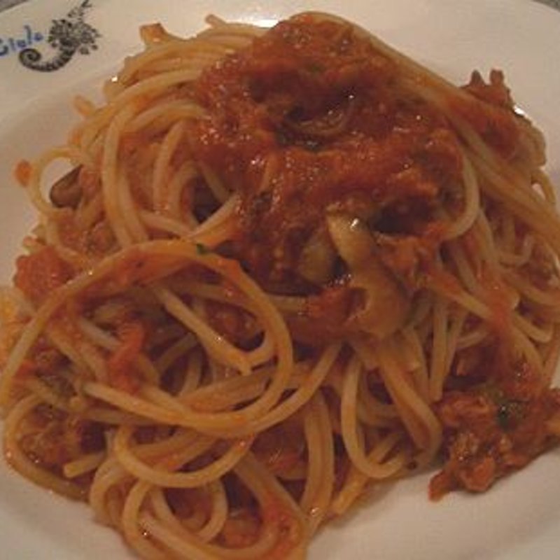 ツナとキノコのトマトスパゲッティ(トラットリア・デル・チェーロ)