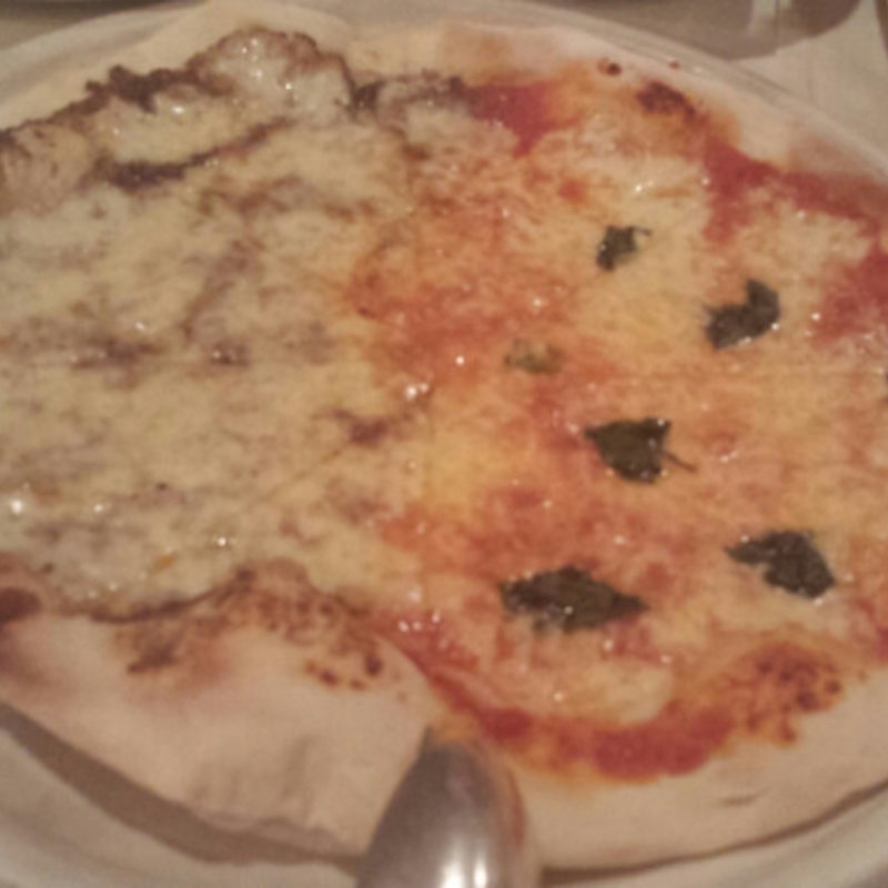 白トリュフ&マルゲリータピザ(トラットリア・バッフォ)