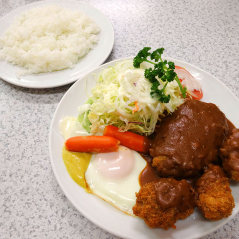 特大ミンチコロッケ、一口とんかつ(とん助)