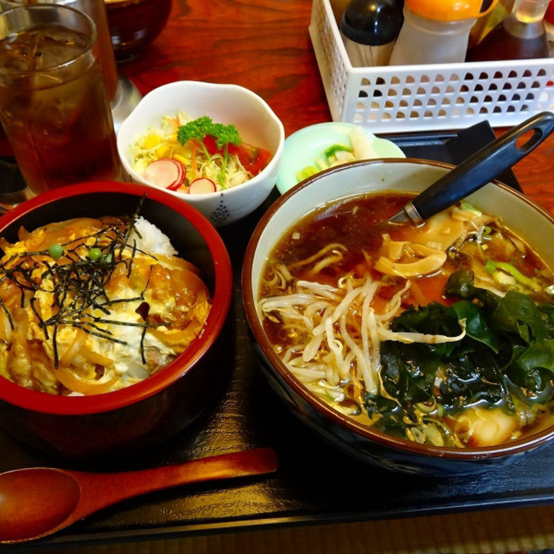 チャーシューメンとミニカツ丼のセット(ラーメン とん吉)