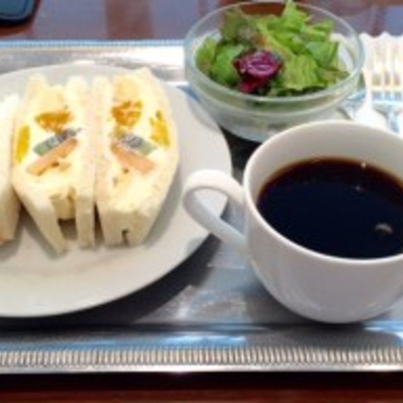 ハーフサンドセット(カフェ＆バー　ウミノ )