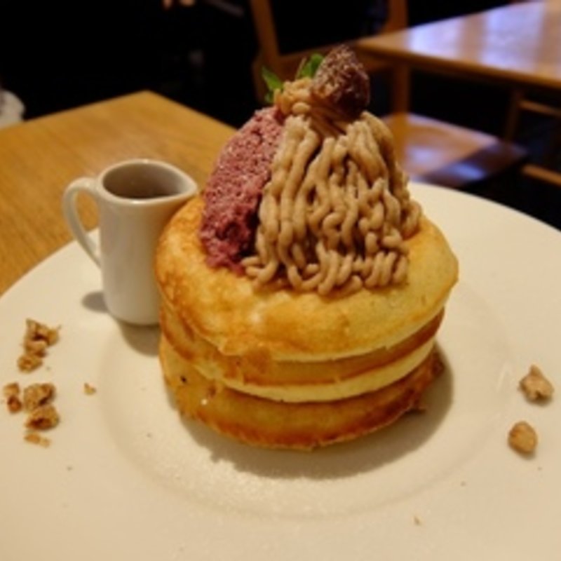 パンケーキ・モンブラン カシスソース(カフェ＆ブックス ビブリオテーク 東京・有楽町（café & books bibliothèque Tokyo Yurakucho）)