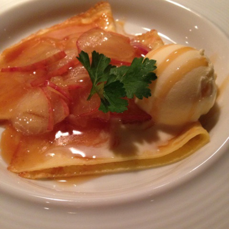 キャラメルりんごのクレープ仕立て(かめやま )