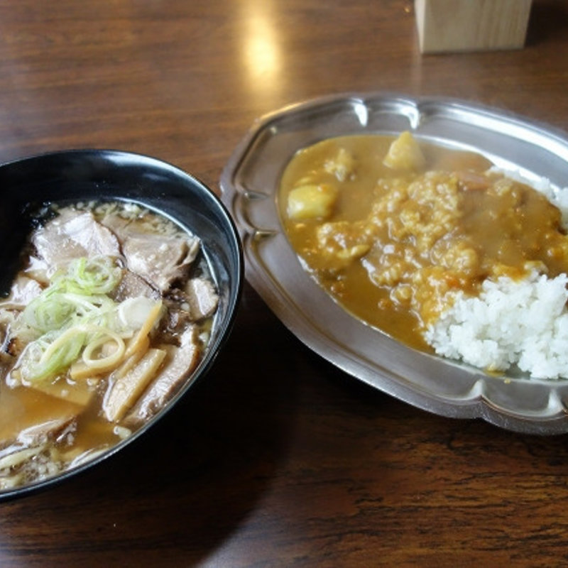 チキンカレーとラーメンのセット(カレー屋けんちゃん)