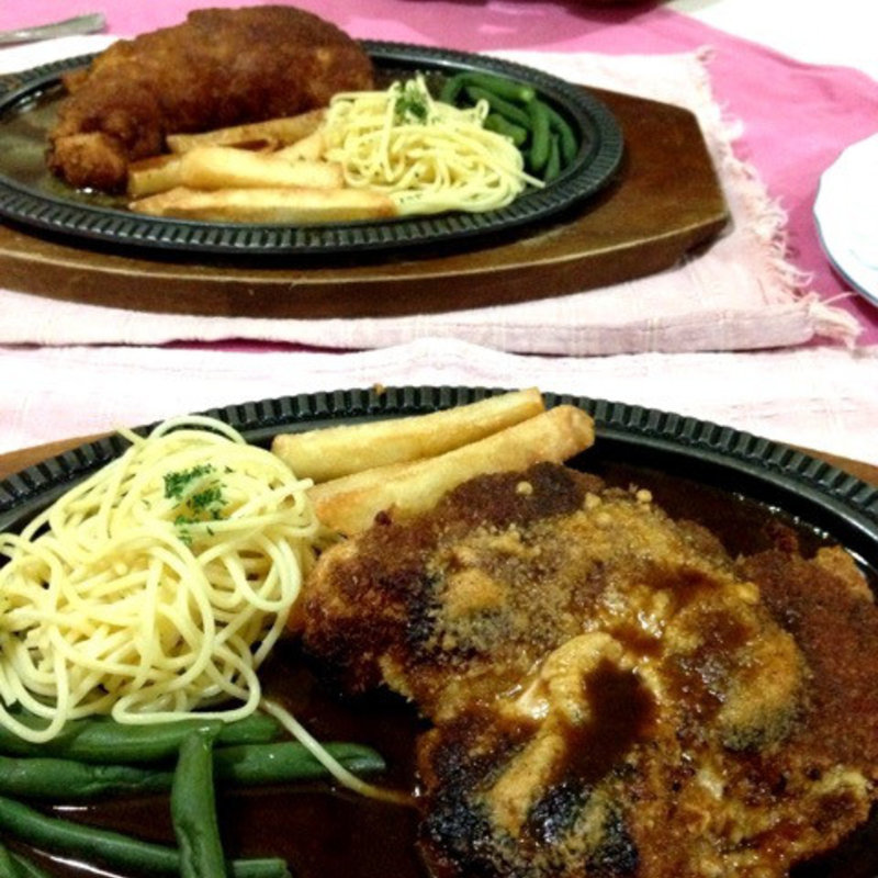 鶏肉のカツレツチーズ乗せ(キッチン飛鳥 )