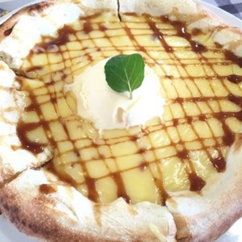 キャラメルとカスタードのデザートピザ(クチナーレ （Cucinare）)