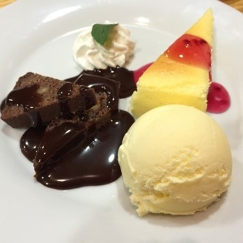 デザート盛り合わせ(クチナーレ （Cucinare）)