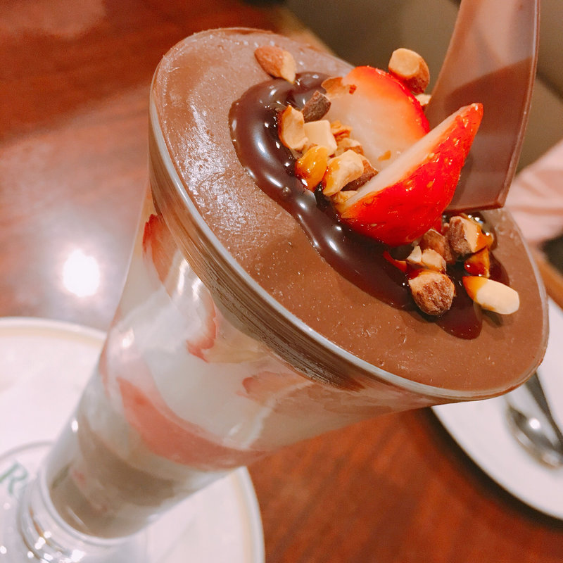苺とショコラのパフェ(ロイヤルホスト豊中桜塚店)