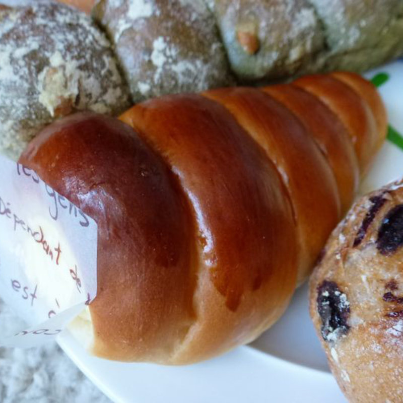 クリームパン　(コロネ)(くるみのランプ)