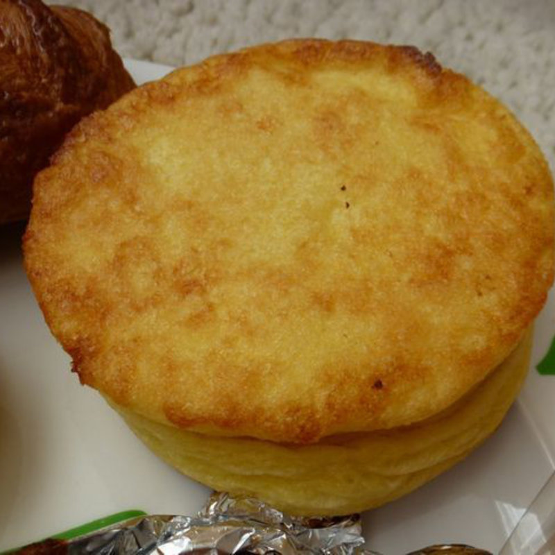 パン・パルデュ　(カスタード)(くるみのランプ)