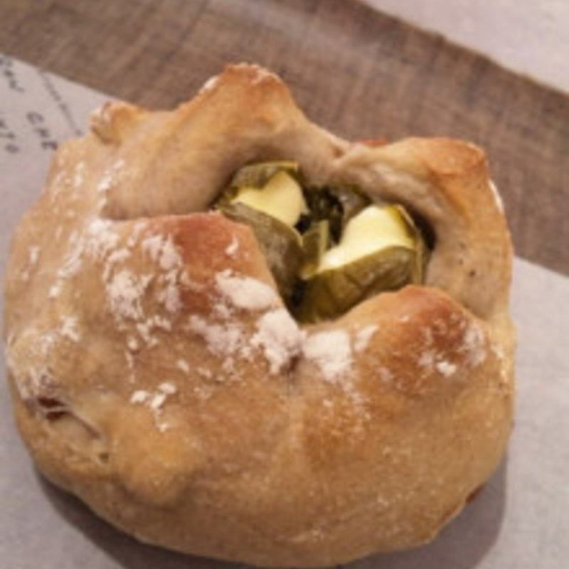 桜葉とクリームチーズのプチカンパーニュバナーヌ(ゴントラン シェリエ 渋谷店 （GONTRAN CHERRIER）)