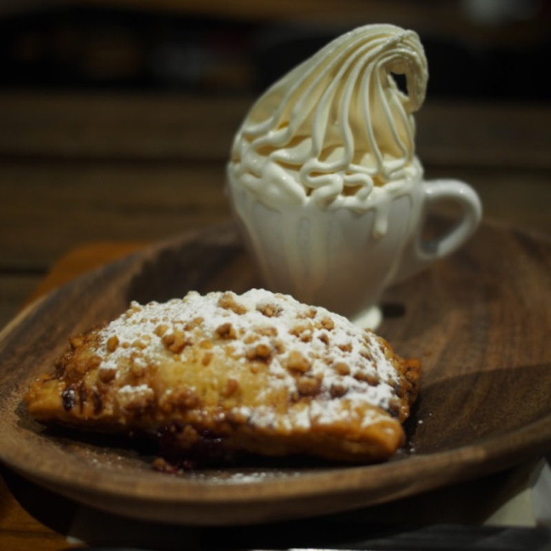 クリームチーズ＆チェリーパイにクレミアのセット(ザ デック コーヒー&パイ （THE DECK COFFEE&PIE）)