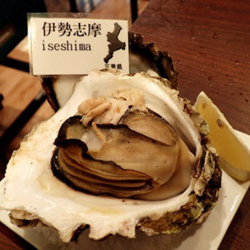 三重　伊勢志摩　殻付き岩がき　1pc (SEAFOOD STAND PACIOREK HANATARE 横浜東口店)