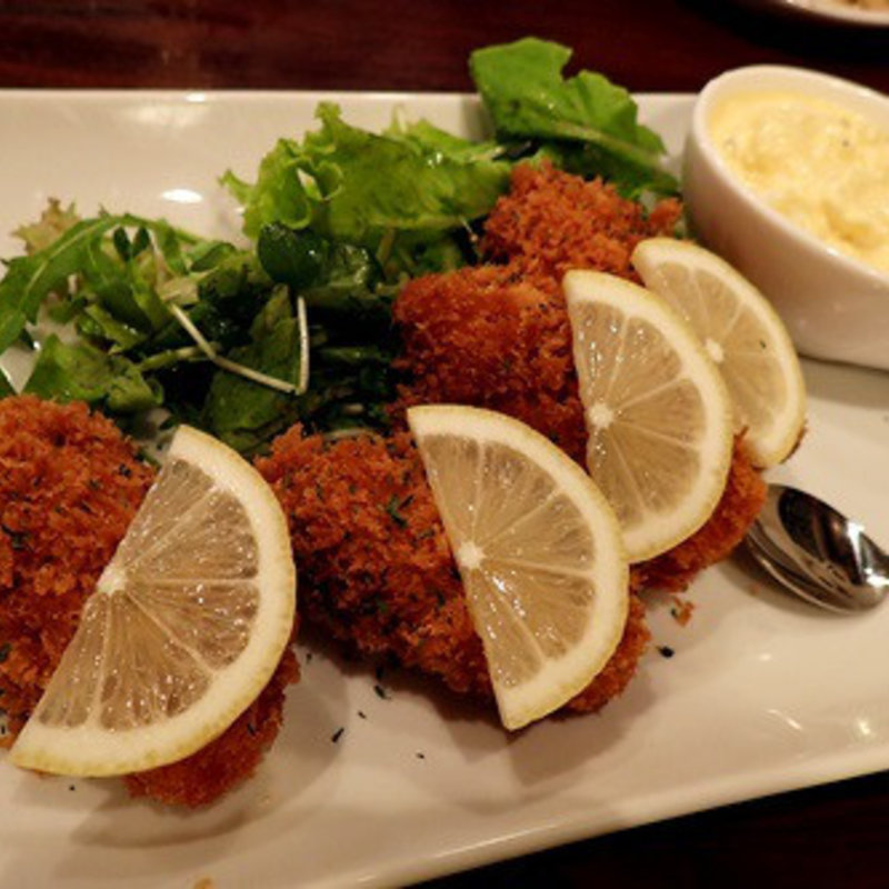 広島・真牡蠣のフライ　1pc(SEAFOOD STAND PACIOREK HANATARE 横浜東口店)