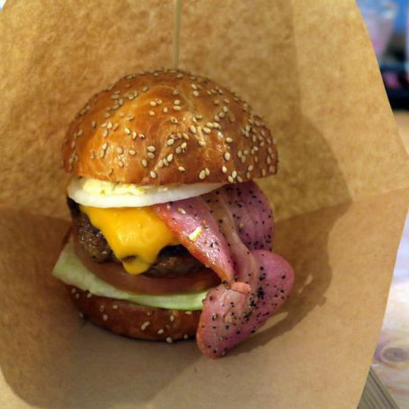 ベーコンチーズバーガー(グレイトフルバーガー ホノルル兄貴店)