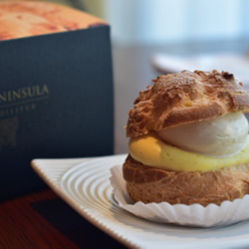 バナナキャラメルシュークリーム(ザ・ペニンシュラ ブティック＆カフェ （ザ・ペニンシュラ東京 BOUTIQUE & CAFE）)