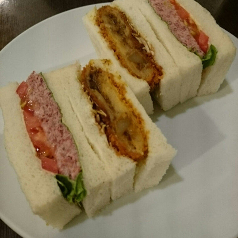カレーコロッケサンド(さえら)