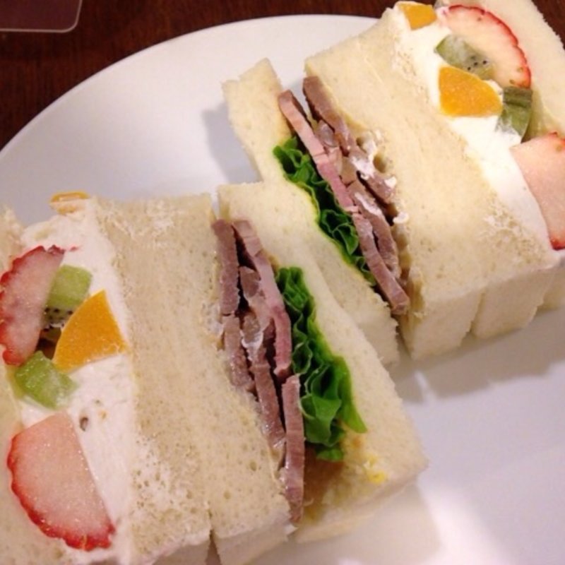 ねぎチャーシュー＆フルーツサンド(さえら)